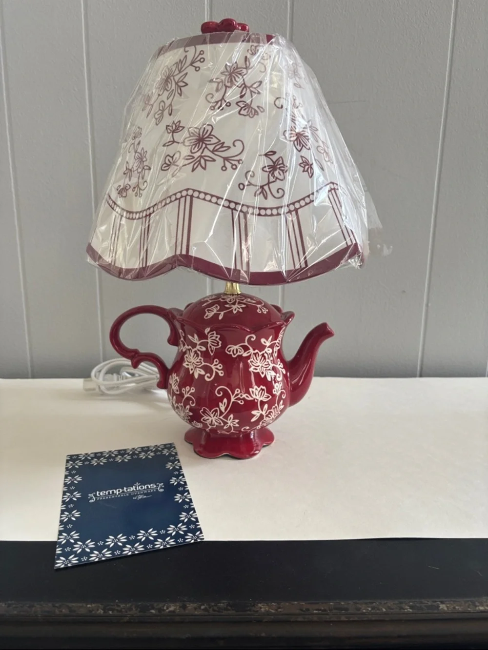 Temp-Tations Cranberry Teapot Lamp with matching shade.Very Rare! - Picture 1 of 9